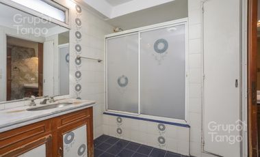 Venta Departamento Villa Devoto Cinco Ambientes Frente Balcón Jardín Dependencia Cocheras