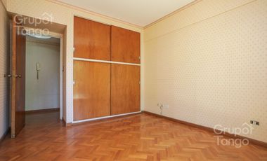 Venta Departamento Villa Devoto Cinco Ambientes Frente Balcón Jardín Dependencia Cocheras