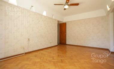 Venta Departamento Villa Devoto Cinco Ambientes Frente Balcón Jardín Dependencia Cocheras