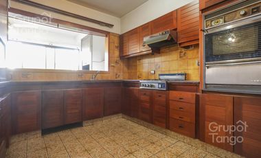 Venta Departamento Villa Devoto Cinco Ambientes Frente Balcón Jardín Dependencia Cocheras