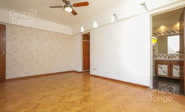 Venta Departamento Villa Devoto Cinco Ambientes Frente Balcón Jardín Dependencia Cocheras