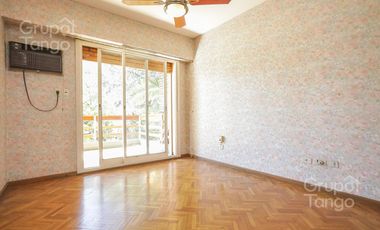 Venta Departamento Villa Devoto Cinco Ambientes Frente Balcón Jardín Dependencia Cocheras