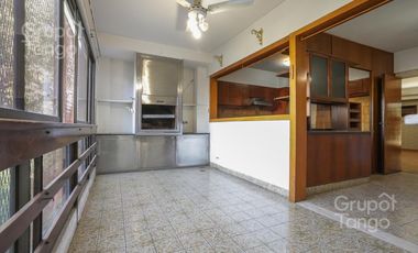 Venta Departamento Villa Devoto Cinco Ambientes Frente Balcón Jardín Dependencia Cocheras