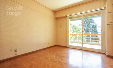 Venta Departamento Villa Devoto Cinco Ambientes Frente Balcón Jardín Dependencia Cocheras