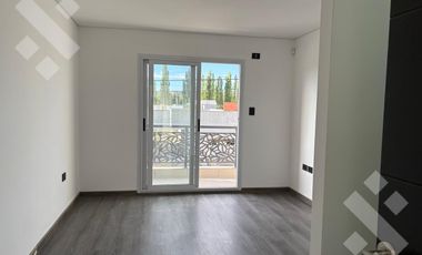 En Venta, Duplex de 3 Dormitorios, B. La Casona 2, Plottier