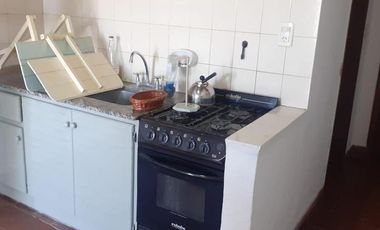 Dos Casas, mas tres departamentos de dos amb., mas quincho/garage todo en Block. Oportunidad. Ideal