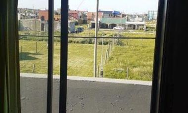 Dos Casas, mas tres departamentos de dos amb., mas quincho/garage todo en Block. Oportunidad. Ideal