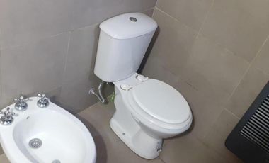 Dos Casas, mas tres departamentos de dos amb., mas quincho/garage todo en Block. Oportunidad. Ideal