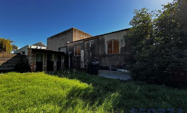 Dos amplios galpones en venta en San Miguel sobre avenida peron