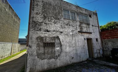 Dos amplios galpones en venta en San Miguel sobre avenida peron