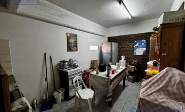 Dos amplios galpones en venta en San Miguel sobre avenida peron