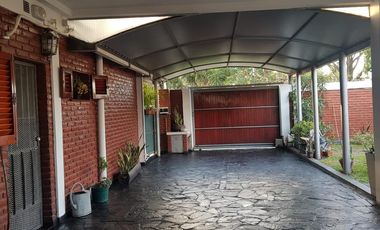 Casa 6 ambientes en Venta en  Florencio Varela