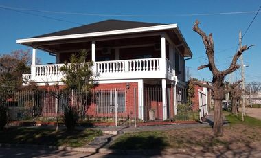 Casa 6 ambientes en Venta en  Florencio Varela