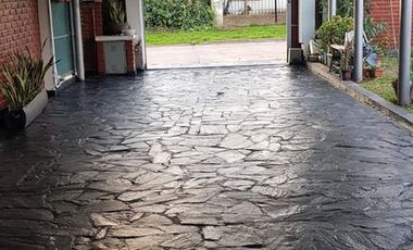 Casa 6 ambientes en Venta en  Florencio Varela