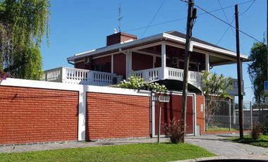 Casa 6 ambientes en Venta en  Florencio Varela