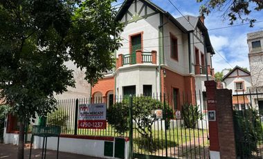 Imponente casa en el corazon de Olivos