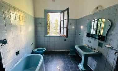 Imponente casa en el corazon de Olivos