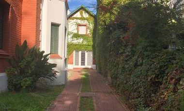 Imponente casa en el corazon de Olivos