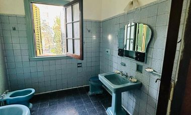 Imponente casa en el corazon de Olivos