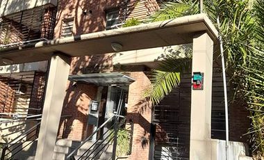 MUY BUEN DEPARTAMENTO EN PLENO CENTRO DE ADROGUÉ