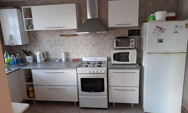 MUY BUEN DEPARTAMENTO EN PLENO CENTRO DE ADROGUÉ