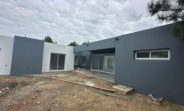 Casa en venta - 3 Dormitorios 2 Baños - Pinamar