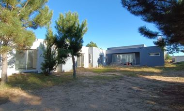 Casa en venta - 3 Dormitorios 2 Baños - Pinamar