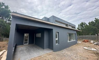 Casa en venta - 3 Dormitorios 2 Baños - Pinamar