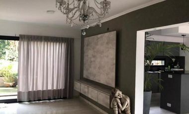 Casa en Venta - 4 Dormitorios 4 Baños - 800 mts2 - Ezeiza, Buenos Aires