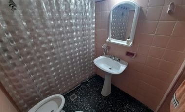 Casa en Venta - 3 Dormitorios 1 Baño Cochera -306 mts2 - Avellaneda, Buenos Aires