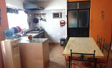 Casa en Venta - 3 Dormitorios 1 Baño Cochera -306 mts2 - Avellaneda, Buenos Aires