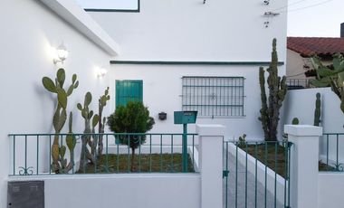 Casa en Venta - 3 Dormitorios 1 Baño Cochera -306 mts2 - Avellaneda, Buenos Aires