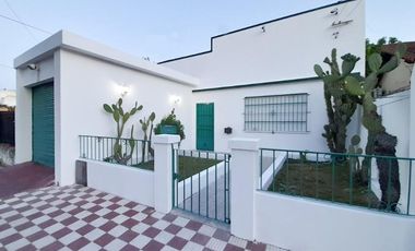 Casa en Venta - 3 Dormitorios 1 Baño Cochera -306 mts2 - Avellaneda, Buenos Aires