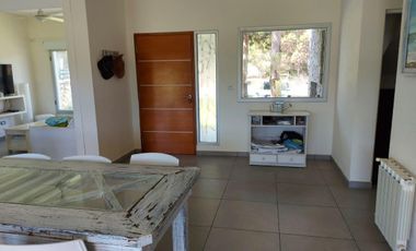 Casa en venta - 4 Dormitorios 3 Baños - Cochera - 1.000Mts2 - Golf II, Costa Esmeralda, Pinamar