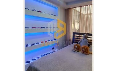 LINDA CASA DE TRES PISOS EN VENTA . SC