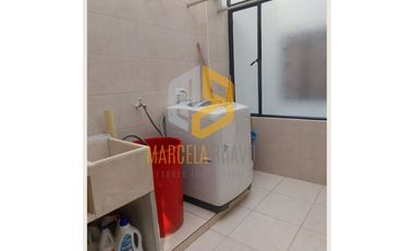 LINDA CASA DE TRES PISOS EN VENTA . SC