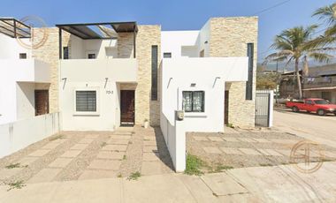 Casa en Venta en el Cond. Independencia a 8 min. de la Macroplaza Puerto Vallarta, Jalisco.