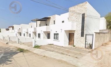 Casa en Venta en el Cond. Independencia a 8 min. de la Macroplaza Puerto Vallarta, Jalisco.