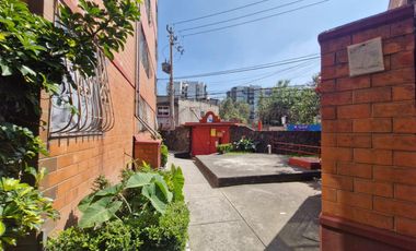 Buen departamento exterior cerca de la UNAM