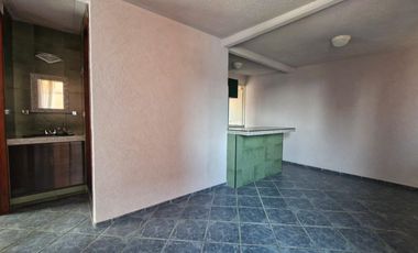 Buen departamento exterior cerca de la UNAM