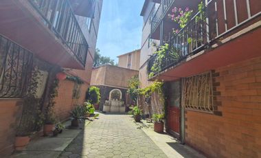 Buen departamento exterior cerca de la UNAM