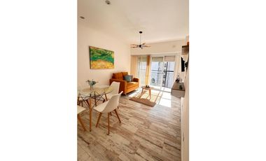 VENTA DEPTO. 2 AMB CON DEP. BALCON A LA CALLE Y COCHERA FIJA