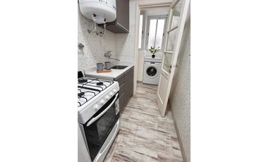 VENTA DEPTO. 2 AMB CON DEP. BALCON A LA CALLE Y COCHERA FIJA