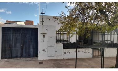 CASA CON DEPARTAMENTOS BARRIO SAN ROQUE