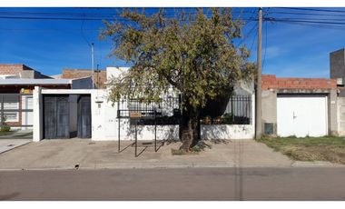 CASA CON DEPARTAMENTOS BARRIO SAN ROQUE