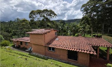 CASA FINCA EN ARRIENDO EL RETIRO ANTIOQUIA, SECTOR LA MARIA