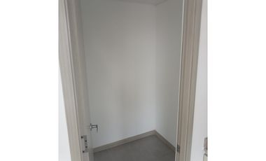 SE VENDE OFICINA EN CENTRO DE NEGOCIOS EN LAMOS PEREIRA