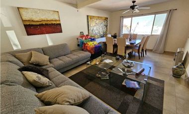 Perfecta casa con vistas al cerro en calle semiprivada