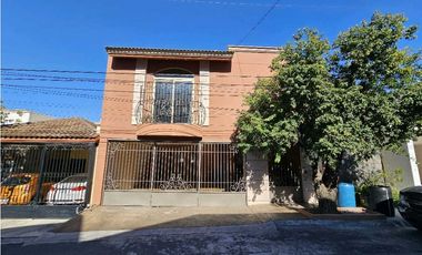 Perfecta casa con vistas al cerro en calle semiprivada