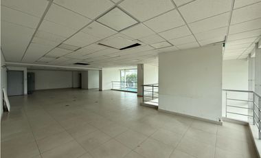 Arriendo Local duplex de esquina en El Prado - SMR